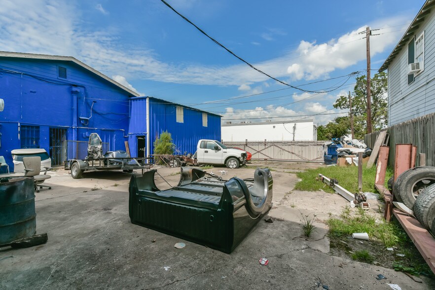 More Photos Of 1106 Wayside Dr, Houston Auto Repair For Sale