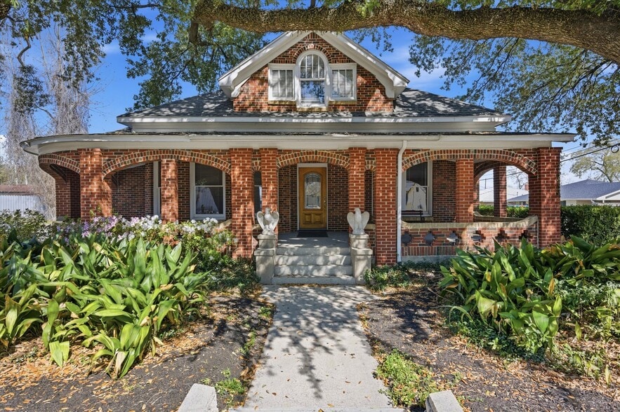 Primary Photo Of 717 E 1st St, Humble Office Residential For Sale