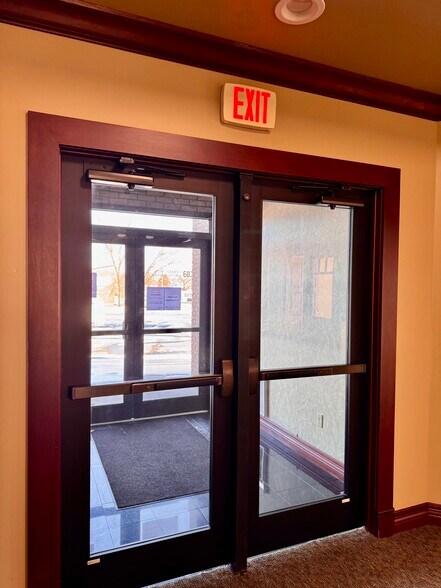 More Photos Of 3414 Mount Vernon Rd SE, Cedar Rapids Office For Sale