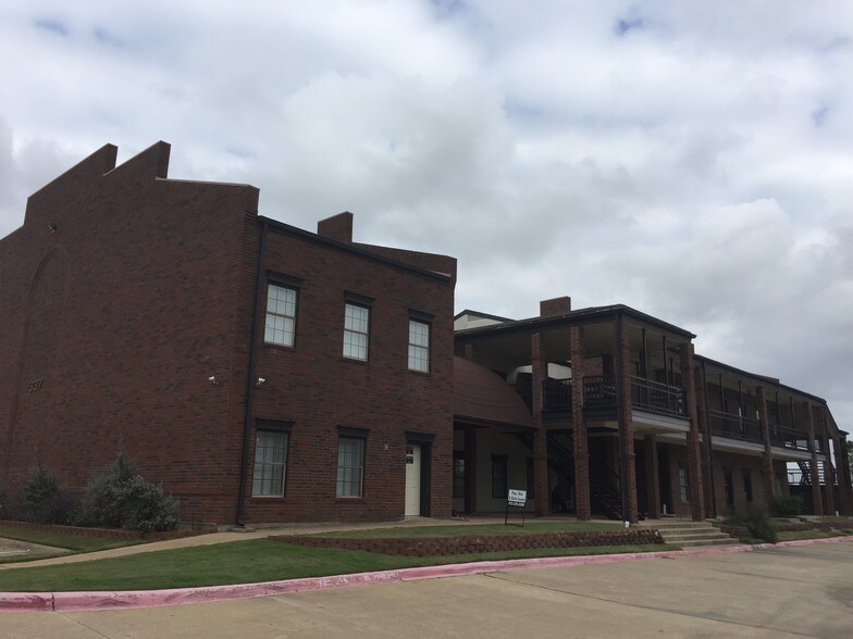 More Photos Of 337 Oaks Trl, Garland Office For Lease