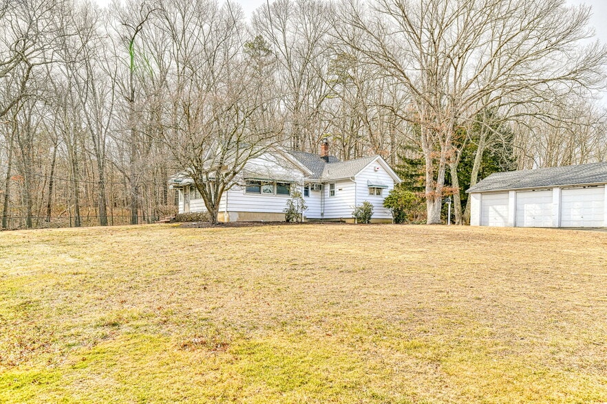 More Photos Of 314 Monmouth Rd, Millstone Warehouse For Lease