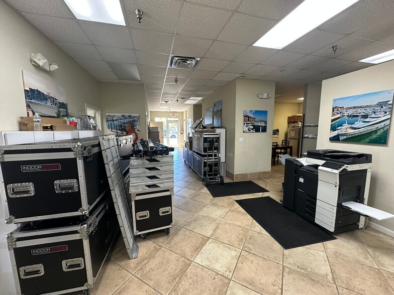 More Photos Of 7904 Interstate Ct, North Fort Myers Warehouse For Lease