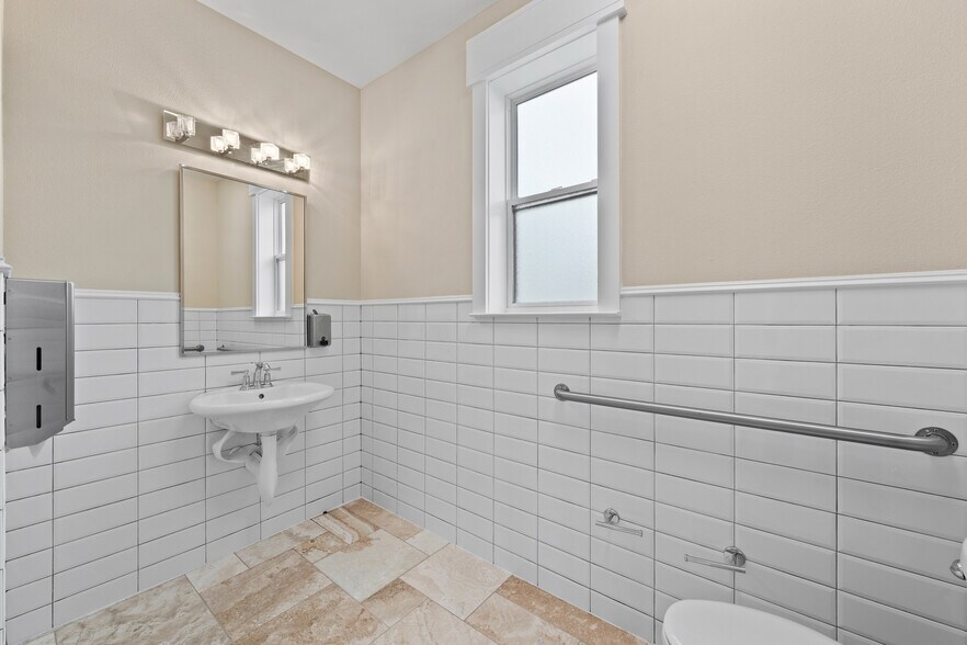 More Photos Of 1206 Hart St, Georgetown Specialty For Sale