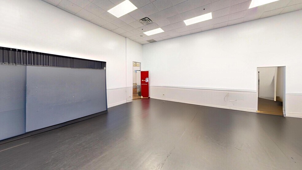 More Photos Of 7751 Kingspointe Pky, Orlando Light Distribution For Lease