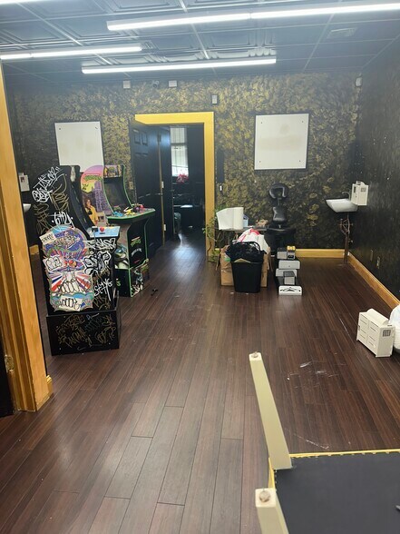 More Photos Of 41 E Main St, Riverhead Storefront Retail Office For Lease