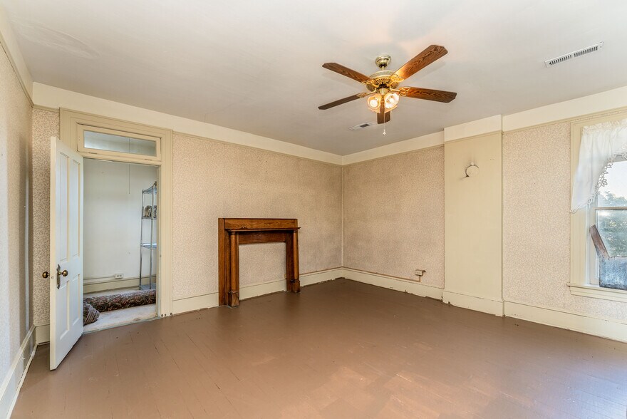 More Photos Of 189 S Vernal Ave, Vernal General Retail For Sale