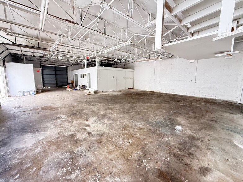 More Photos Of 14020 NW 19th Ave, Miami Warehouse For Sale