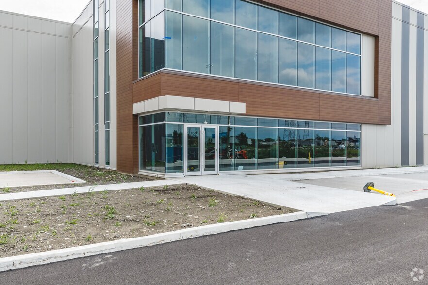 More Photos Of Crt Corporatif Laval, Laval Unknown For Lease