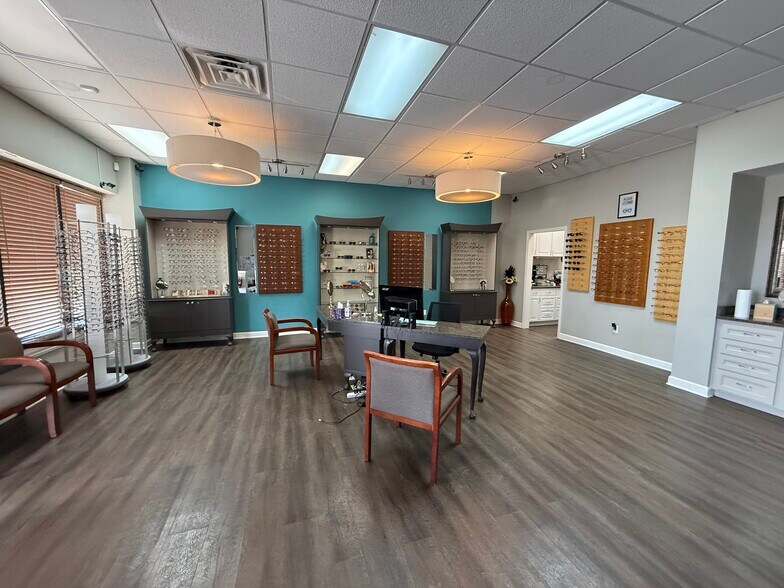 More Photos Of 10215 E 350 Hwy, Raytown Unknown For Lease