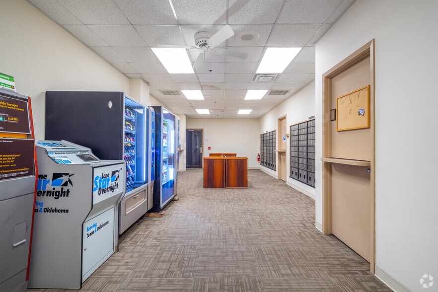 More Photos Of 606 N Carancahua St, Corpus Christi Office For Sale