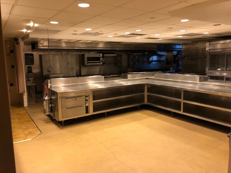 More Photos Of 127 W 4th St, Cincinnati Restaurant For Lease