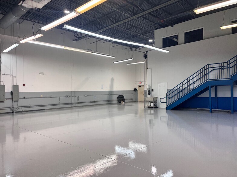 More Photos Of 3500-3553 High Ridge Rd, Boynton Beach Light Distribution For Sale