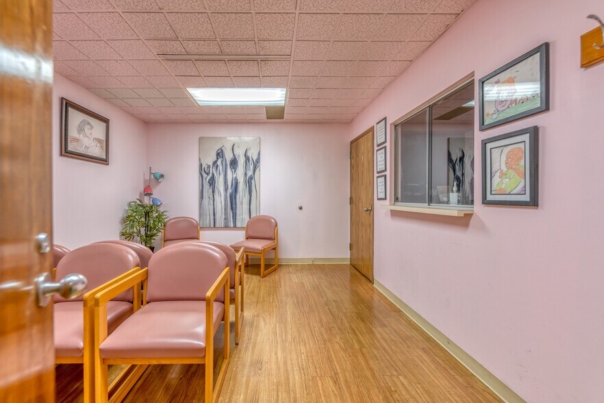 More Photos Of 40 Hurley Ave, Kingston Medical For Sale