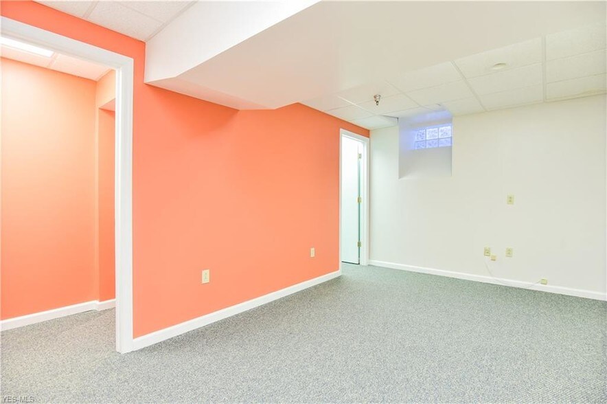 More Photos Of 8790 E Market St, Warren Medical For Sale