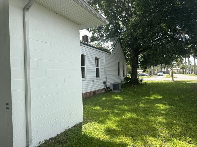 More Photos Of 904 E Moody Blvd, Bunnell Office For Lease
