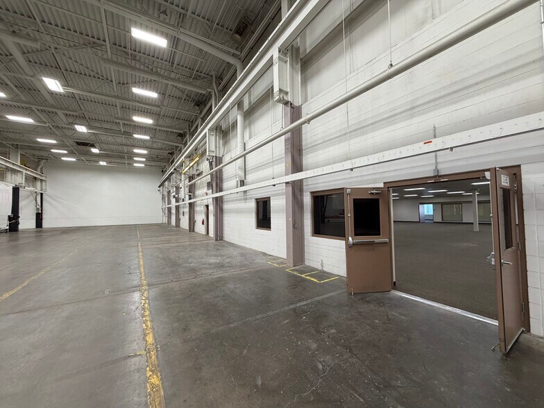 More Photos Of 975 Lombardi Ave, Green Bay Manufacturing For Lease