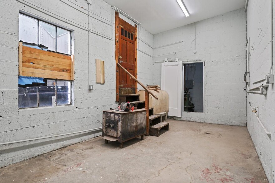 More Photos Of 178 Columbia Tpke, Rensselaer Auto Repair For Sale