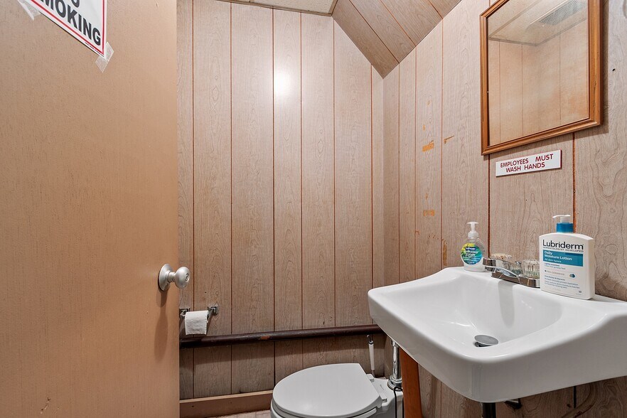 More Photos Of 130 Parker St, Lawrence Office Residential For Sale