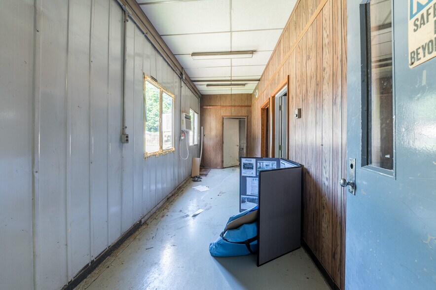 More Photos Of 123 Turkey Run Rd, Salem Distribution For Lease