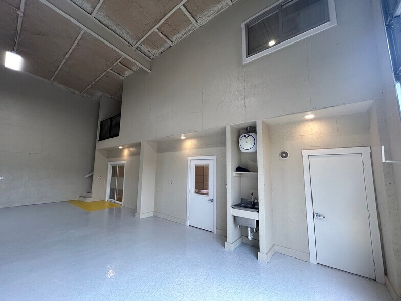 More Photos Of 9 Spanish Pass Rd, Boerne Showroom For Lease