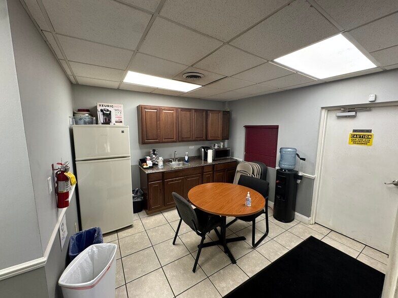 More Photos Of 25801-25851 Solon Rd, Bedford Heights Manufacturing For Sale