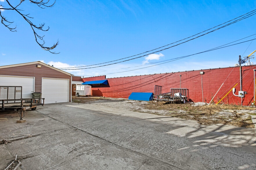 More Photos Of 1415-1419 Leestown Rd, Lexington General Retail For Sale