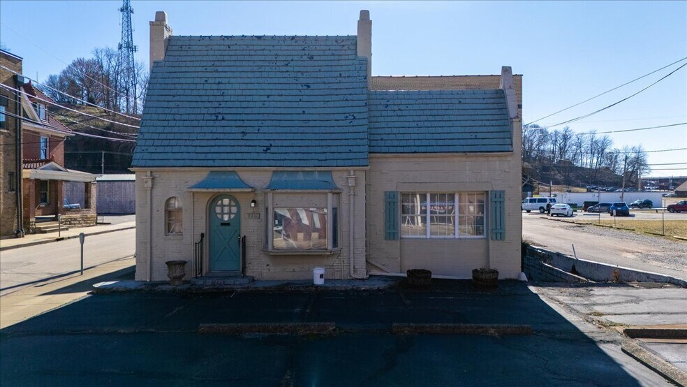 More Photos Of 926 Market St, Parkersburg Office Residential For Sale