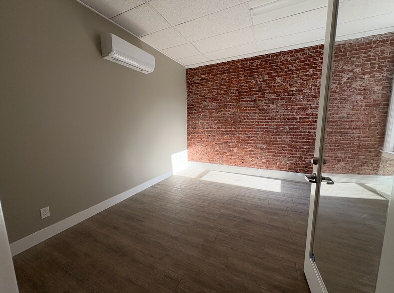 More Photos Of 138-142 S K St, Tulare Storefront Retail Office For Lease