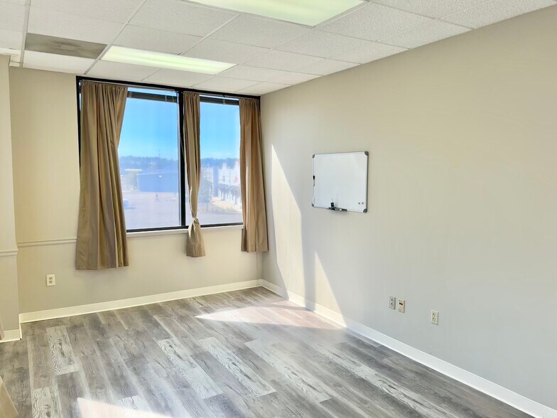 More Photos Of 130 N Gross Rd, Kingsland Medical For Sale