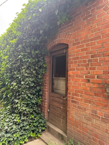 More Photos Of 12670 SW Farmington Rd, Beaverton Freestanding For Sale