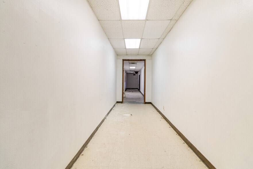 More Photos Of 214 N School St, Winfield Light Distribution For Sale