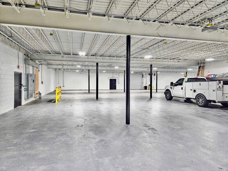 More Photos Of 1120 N Blairs Bridge Rd, Lithia Springs Showroom For Sale