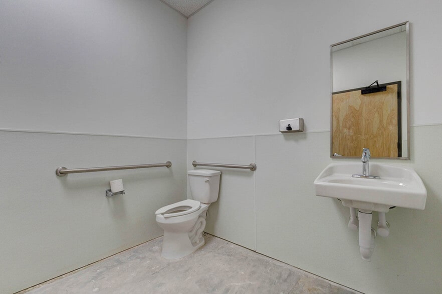 More Photos Of 20303 S University Blvd, Missouri City Medical For Lease