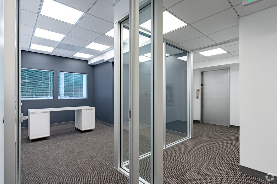 More Photos Of 6565 W Sunset Blvd, Hollywood Office For Lease