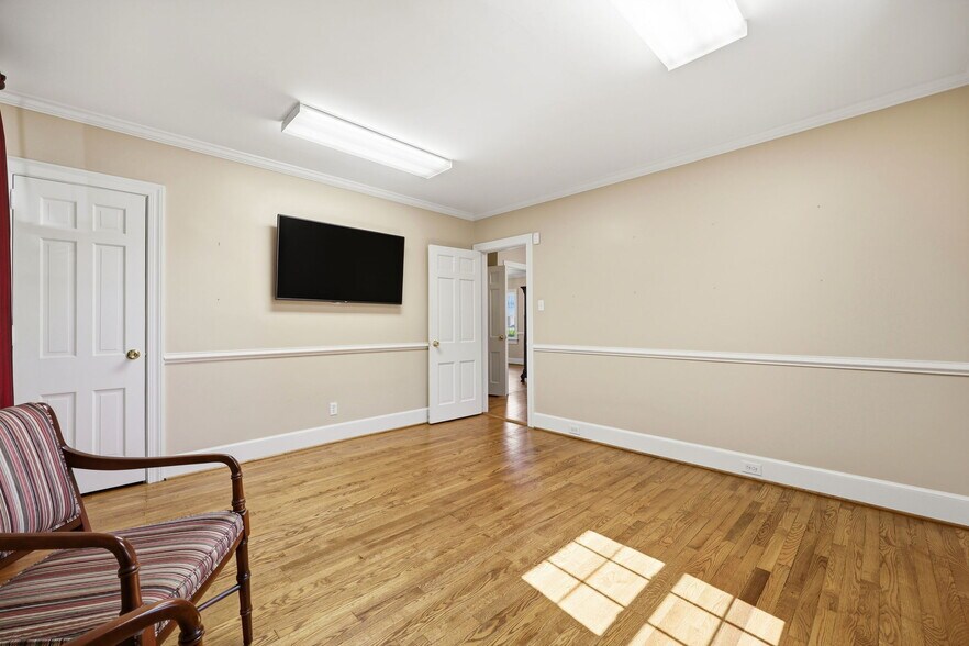 More Photos Of 1008 W Vernon Ave, Kinston Office For Sale
