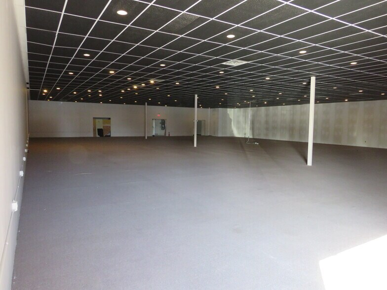 More Photos Of 110 E Waverly St, Morris Unknown For Lease