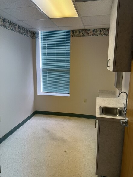 More Photos Of 289 SW Range St, Madison Medical For Lease