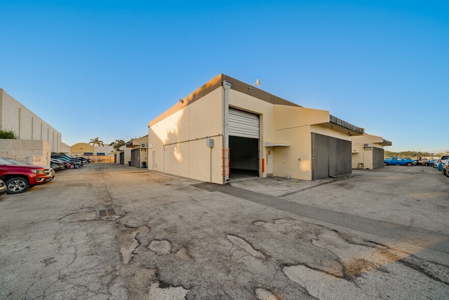 More Photos Of 10780 SW 190th St, Cutler Bay General Retail For Lease