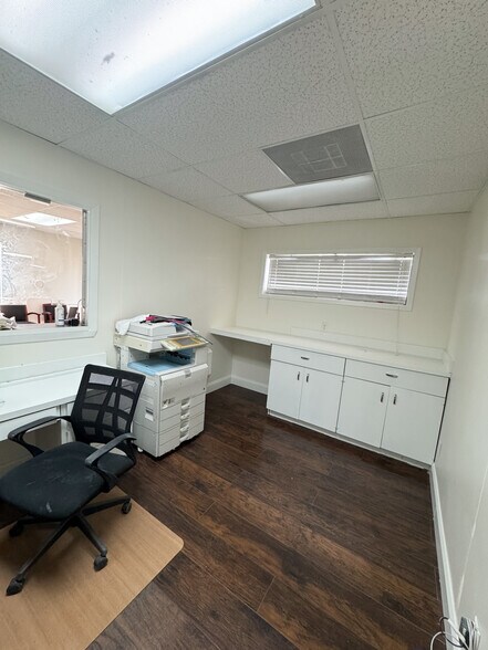 More Photos Of 3630 Almazan Dr, Dallas Medical For Lease
