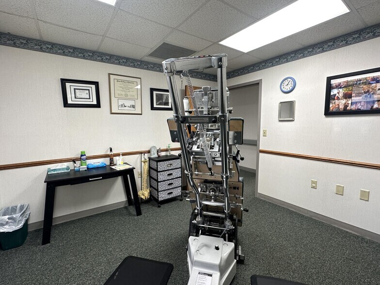 More Photos Of 220 SW 5th St, Woodhull Medical For Sale