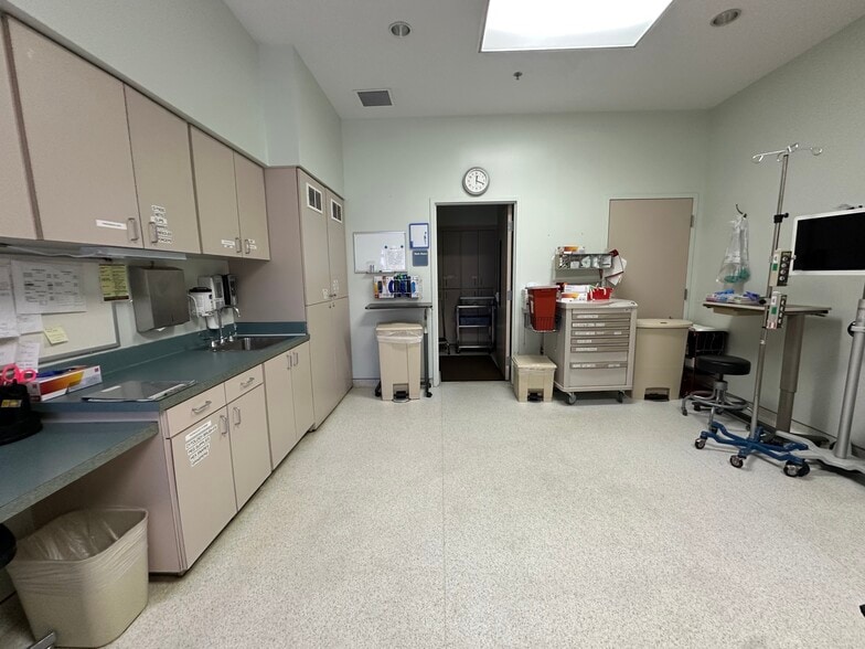 More Photos Of 1310 SE West Star Ave, Port Saint Lucie Hospital For Sale