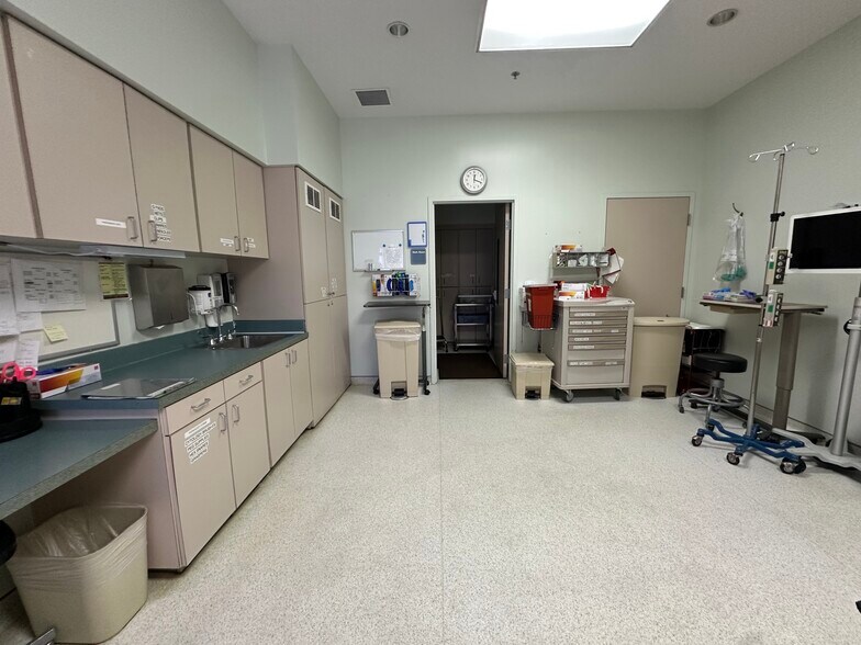More Photos Of 1310 SE West Star Ave, Port Saint Lucie Hospital For Lease