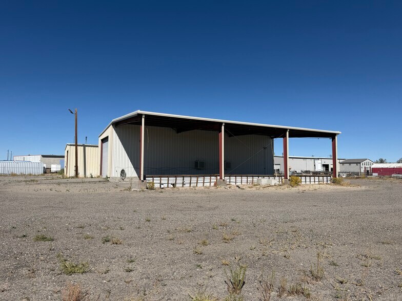 More Photos Of 800 S Smith Rd, Riverton Industrial For Lease