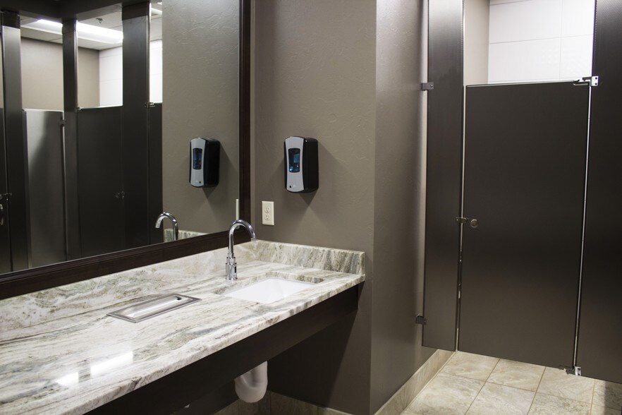 More Photos Of 225 Lilac Dr, Edmond Office For Lease