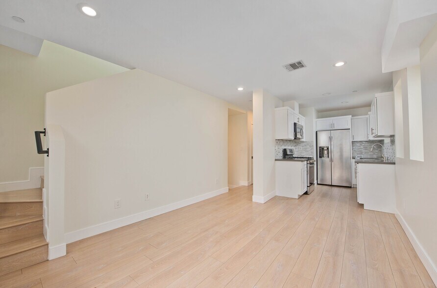 More Photos Of 635 N Harvard Blvd, Los Angeles Apartments For Sale