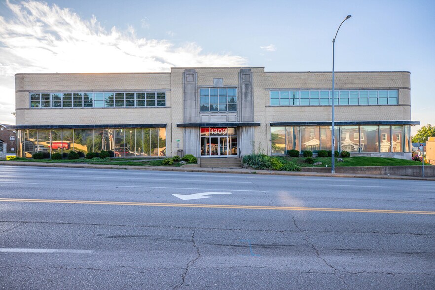 Primary Photo Of 1300 Hampton Ave, Saint Louis Office For Lease