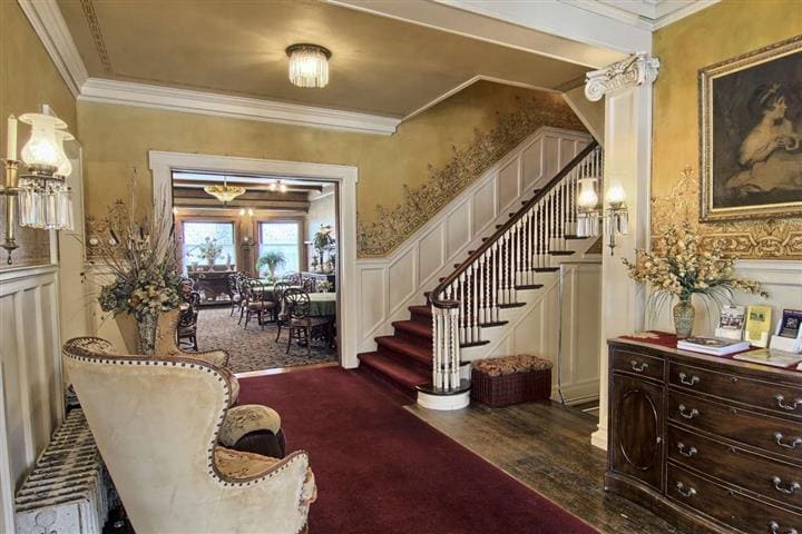 More Photos Of 230 Wellington St, Traverse City Hospitality For Sale