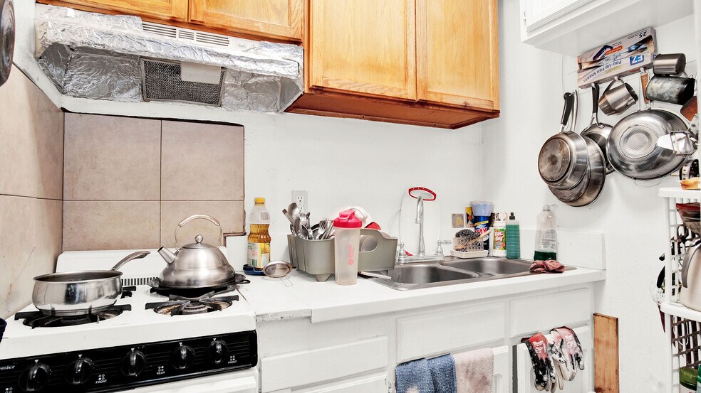 More Photos Of 644 N Serrano Ave, Los Angeles Apartments For Sale