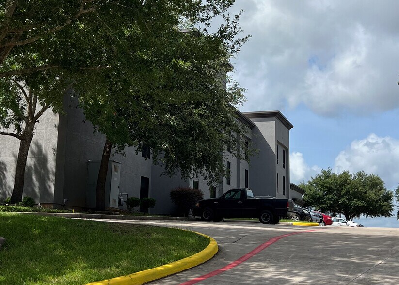 More Photos Of 1510 US Highway 59 South Loop, Livingston Hotel For Sale