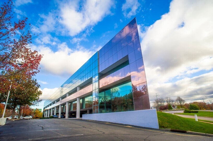 More Photos Of 1377 Motor Pky, Islandia Office For Lease